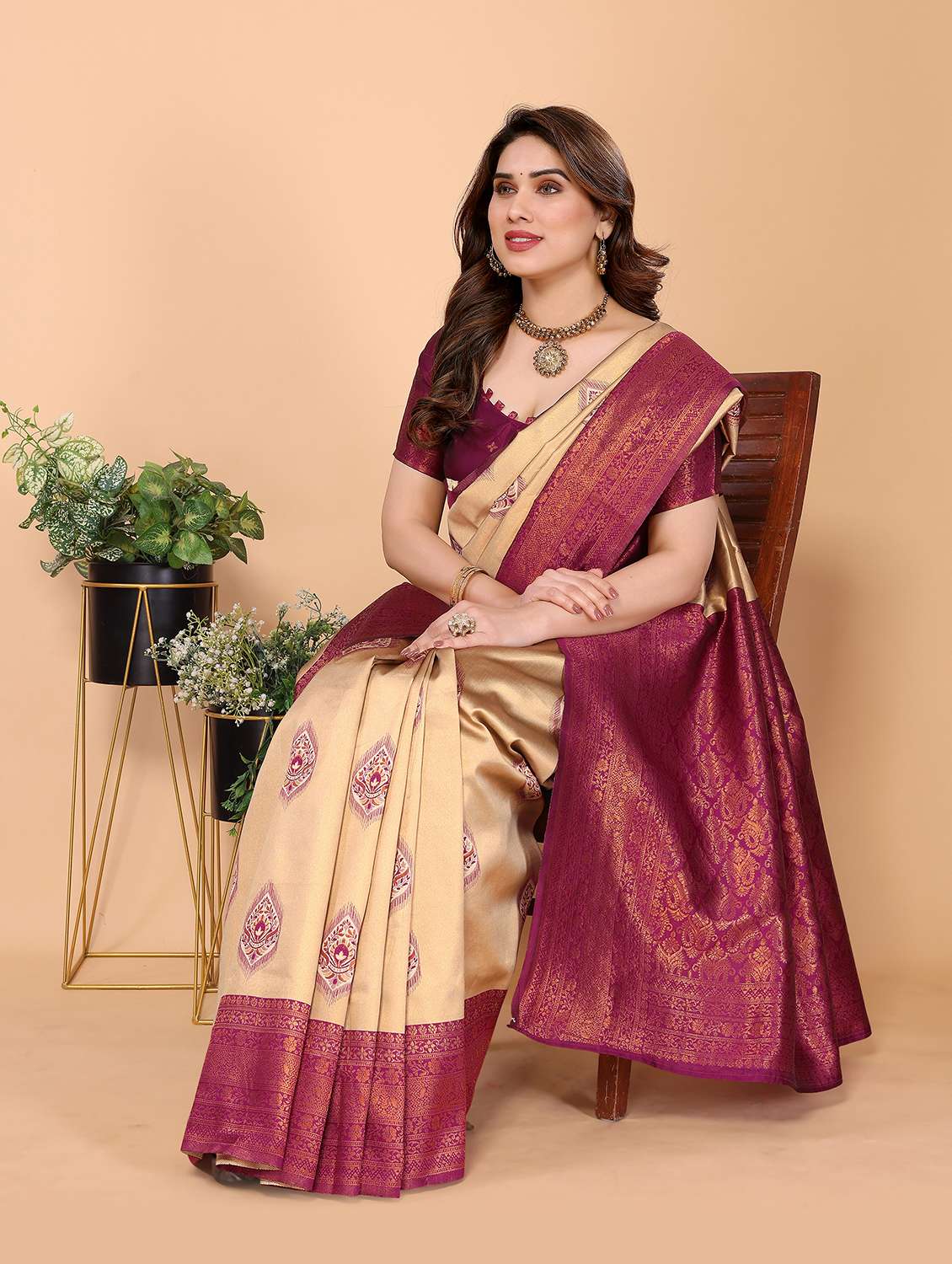 women self design banarasi saree with blouse - 22562847 -  Standard Image - 4