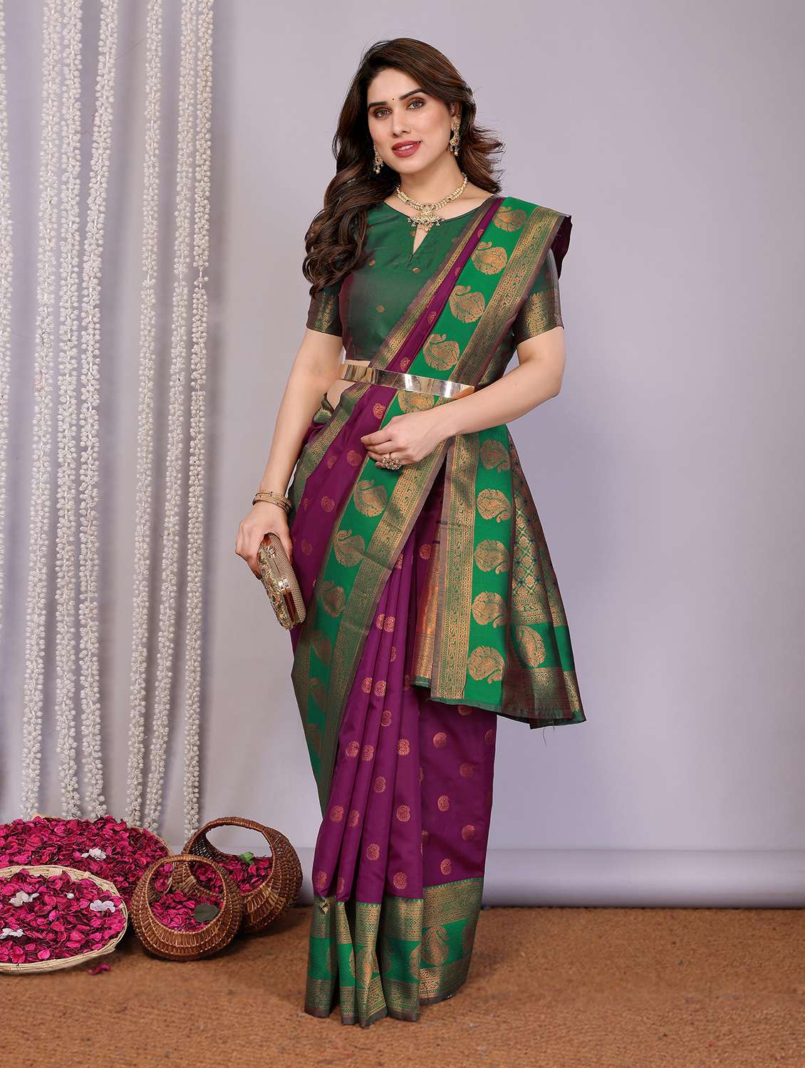 women self design banarasi saree with blouse - 22562849 -  Standard Image - 1