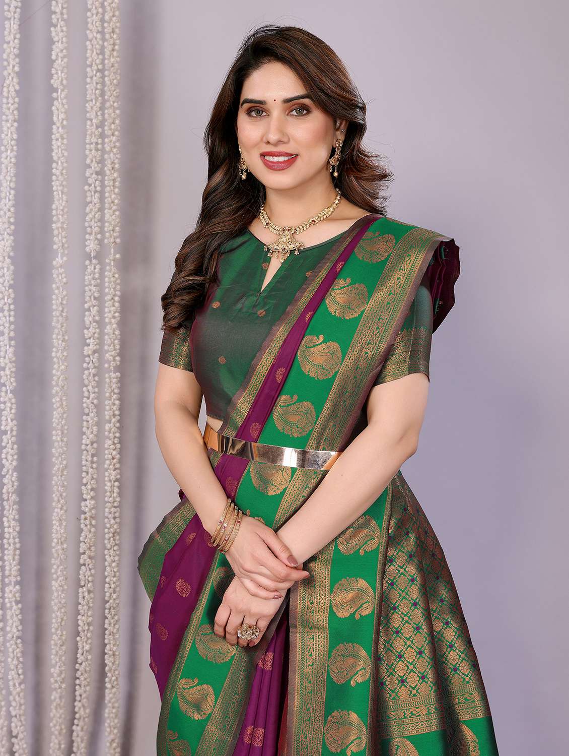women self design banarasi saree with blouse - 22562849 -  Standard Image - 4