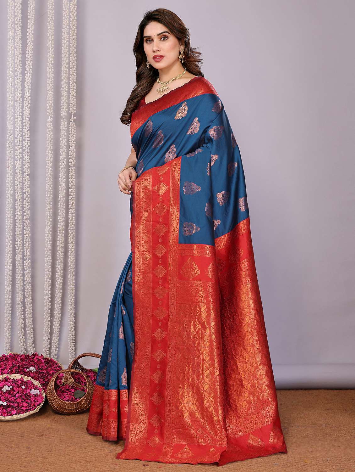 women self design banarasi saree with blouse - 22562850 -  Standard Image - 1