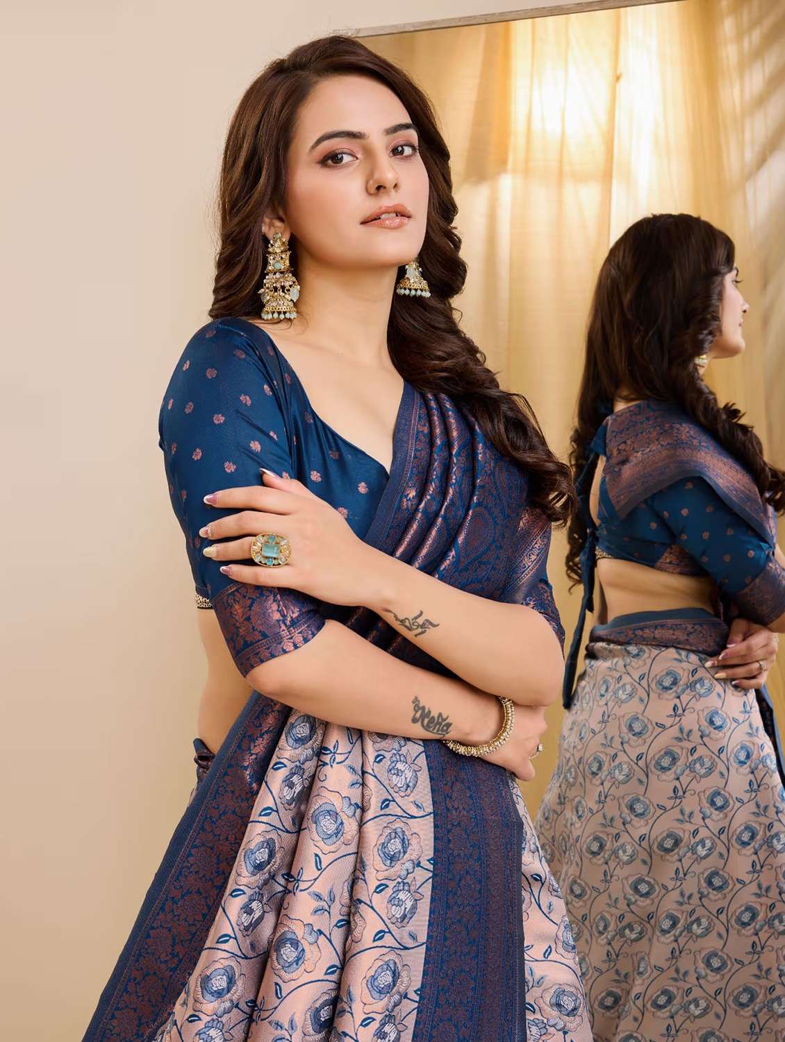 women self design banarasi saree with blouse - 22562868 -  Standard Image - 1