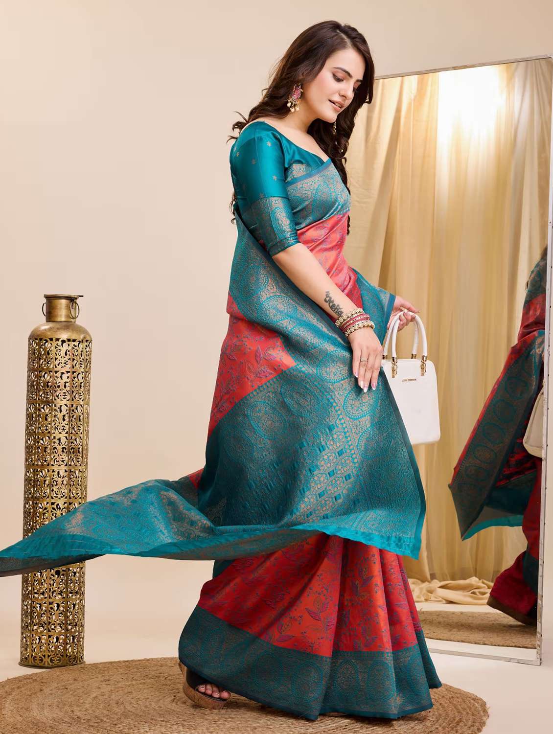 Women Self Design Banarasi Saree With Blouse - 22562870 -  Standard Image - 4