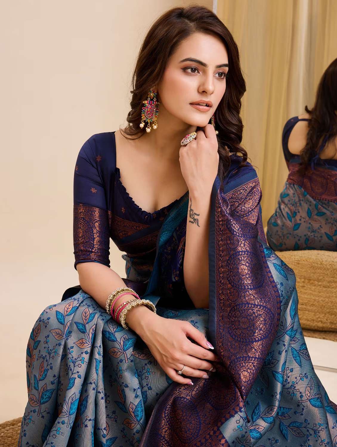 Women Self Design Banarasi Saree With Blouse - 22562874 -  Standard Image - 1