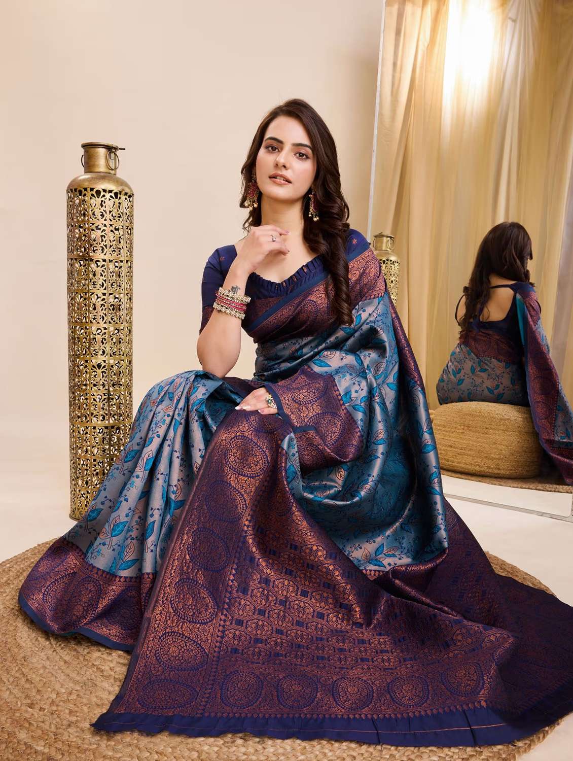 Women Self Design Banarasi Saree With Blouse - 22562874 -  Standard Image - 4