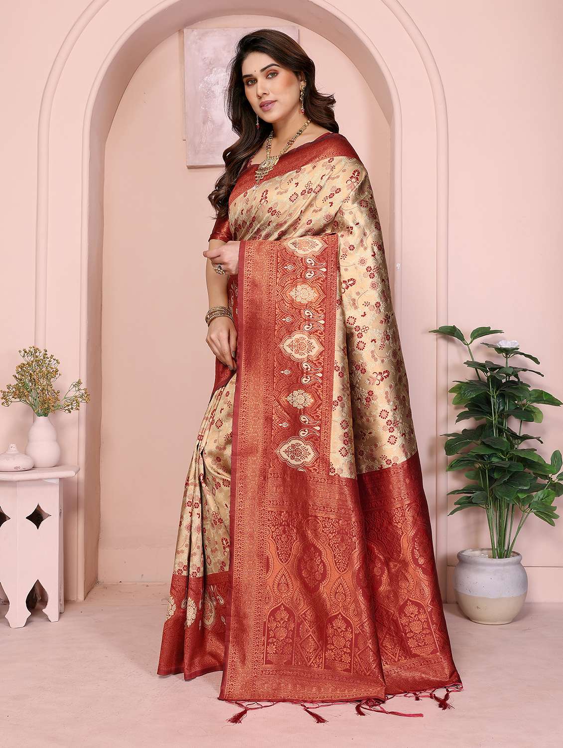 Women Self Design Banarasi Saree With Blouse - 22562875 -  Standard Image - 1