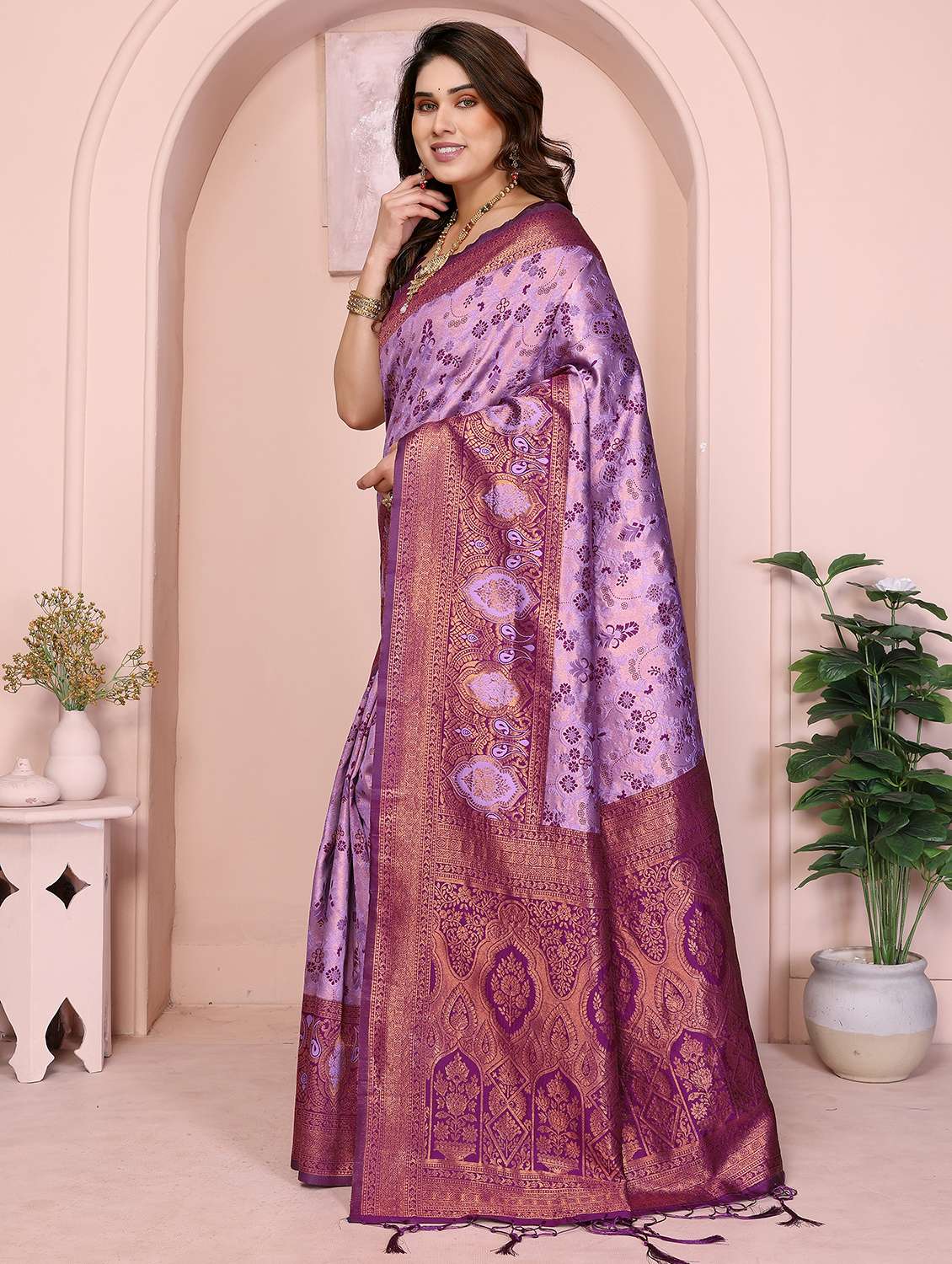 Women Self Design Banarasi Saree With Blouse - 22562877 -  Standard Image - 1