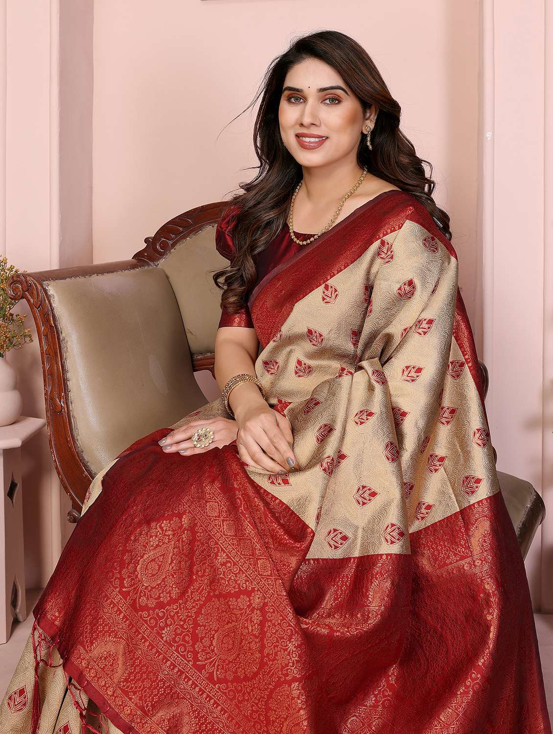 women self design banarasi saree with blouse - 22562883 -  Standard Image - 4
