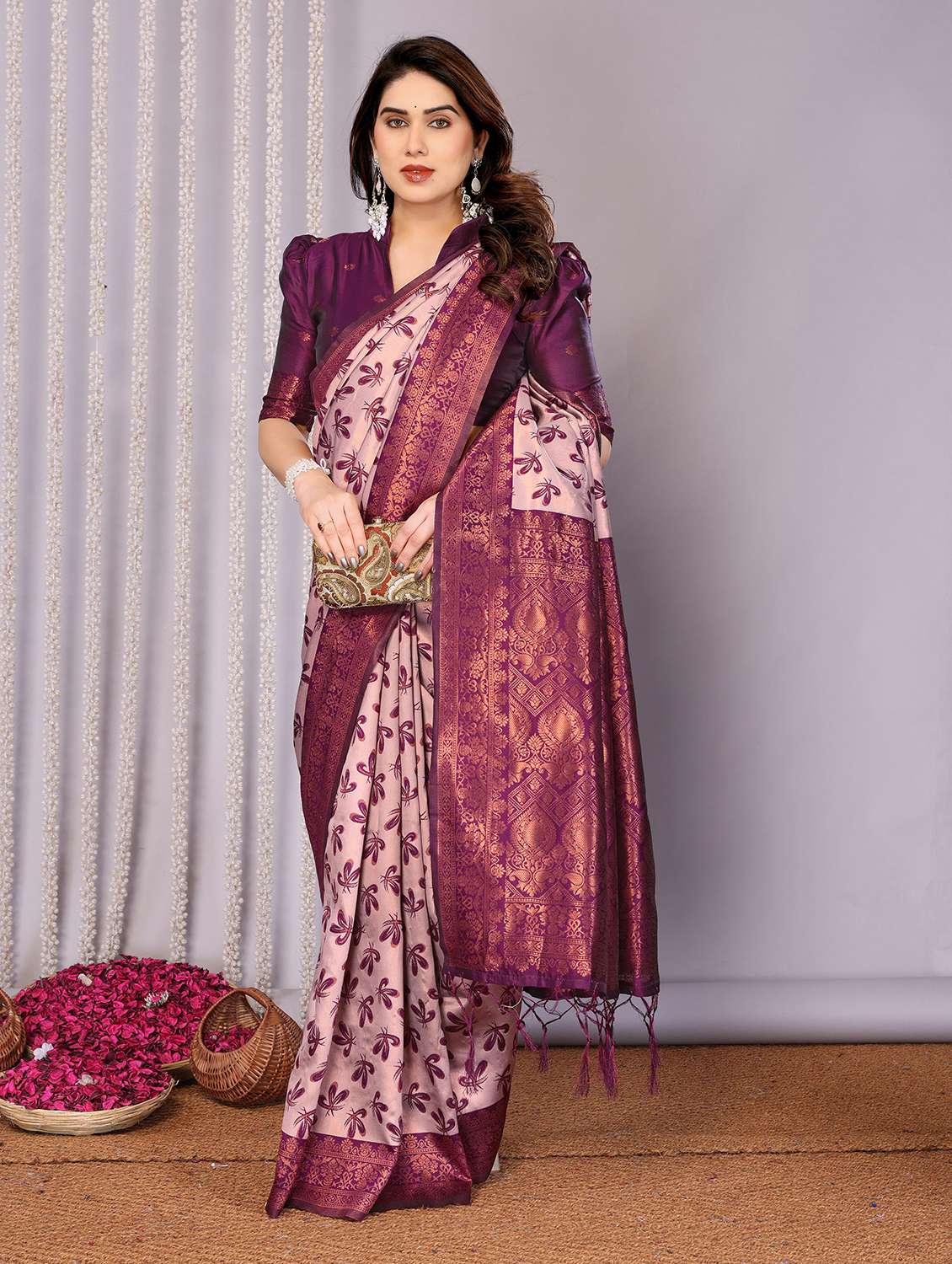 Women Self Design Banarasi Saree With Blouse - 22562903 -  Standard Image - 1