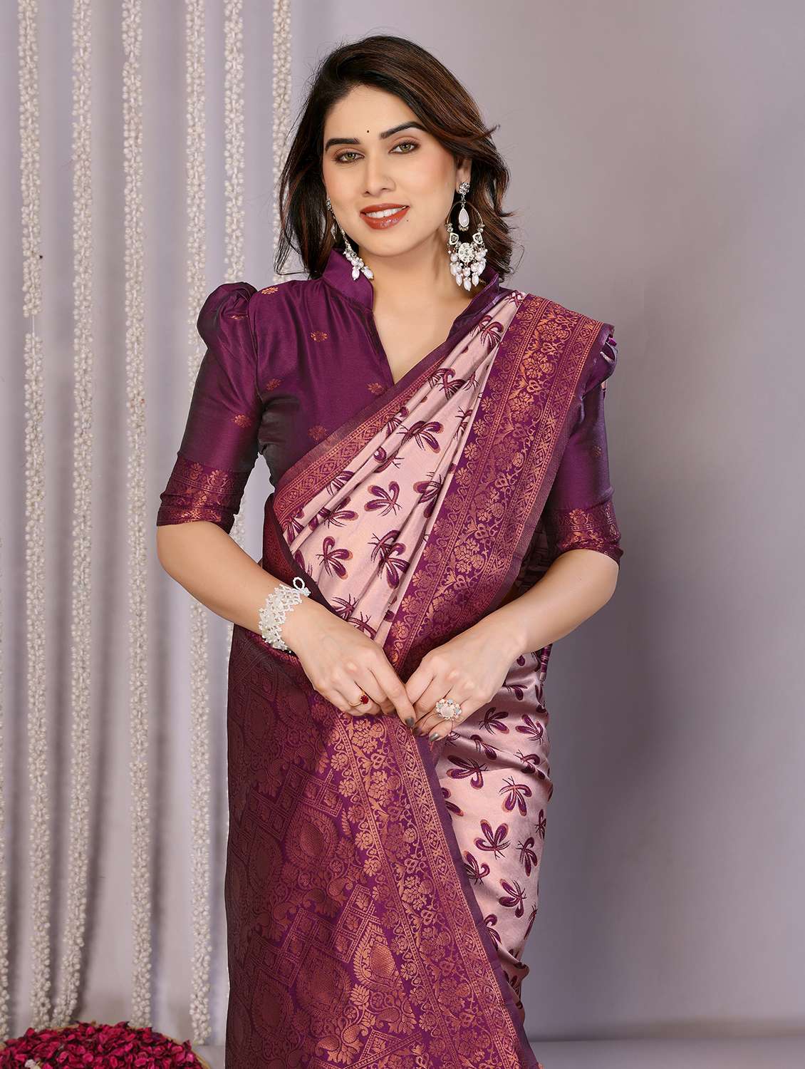 Women Self Design Banarasi Saree With Blouse - 22562903 -  Standard Image - 4