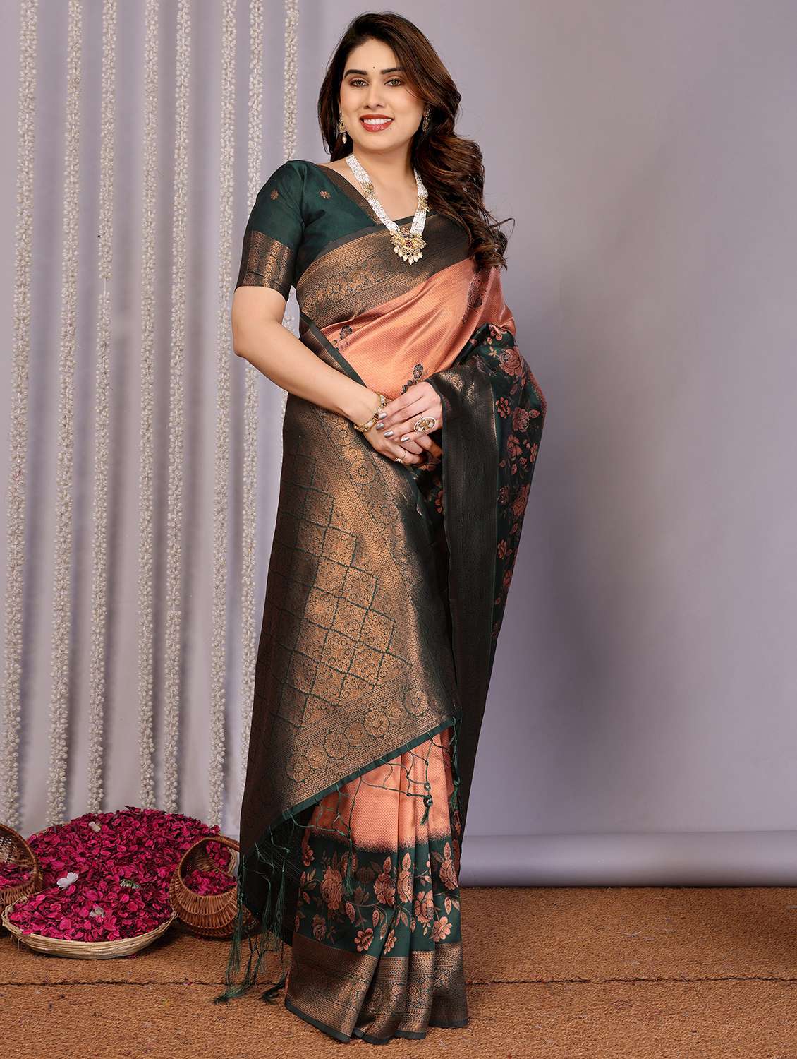 women self design banarasi saree with blouse - 22562907 -  Standard Image - 1