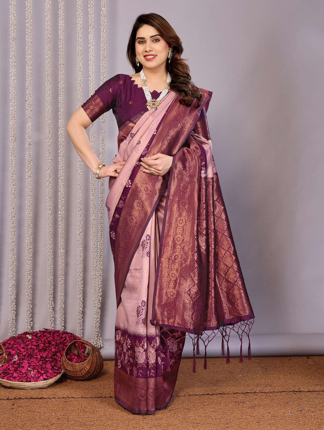 women self design banarasi saree with blouse - 22562908 -  Standard Image - 1