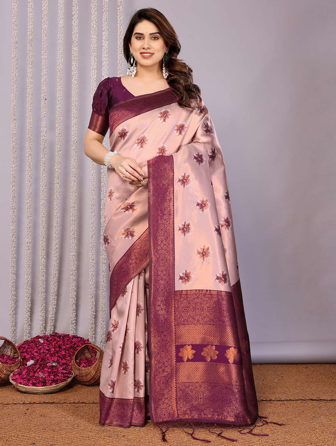 women self design banarasi saree with blouse - 22562913 -  Standard Image - 1
