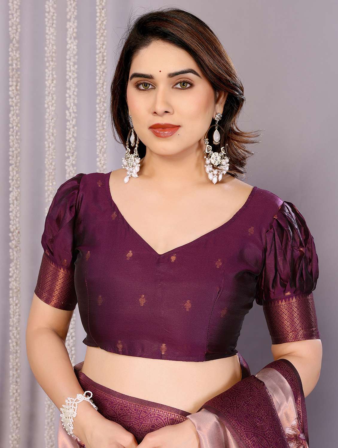 women self design banarasi saree with blouse - 22562913 -  Standard Image - 4