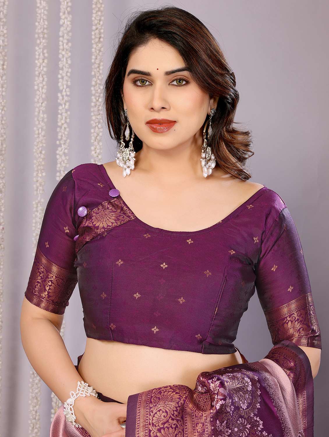 Women Self Design Banarasi Saree With Blouse - 22562919 -  Standard Image - 4