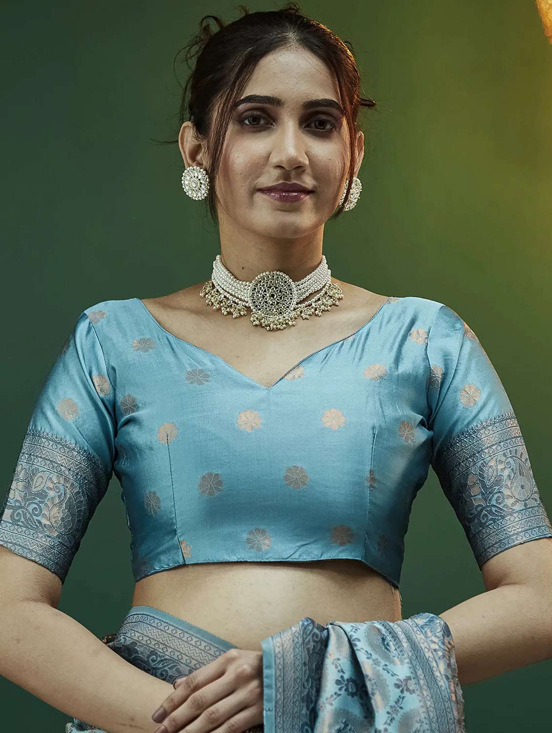 women self design banarasi saree with blouse - 22562922 -  Standard Image - 4