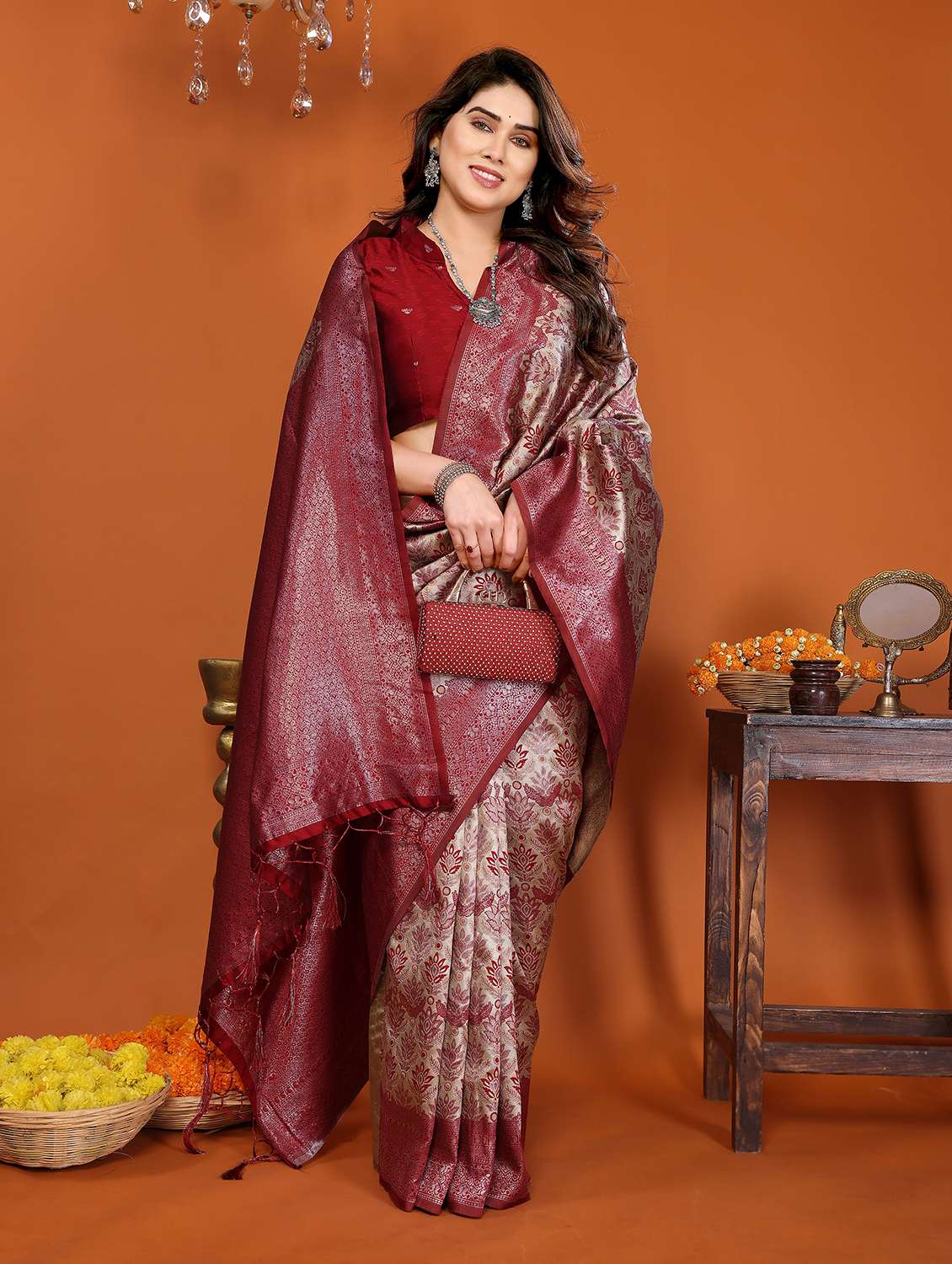 Women Self Design Banarasi Saree With Blouse - 22562923 -  Standard Image - 1
