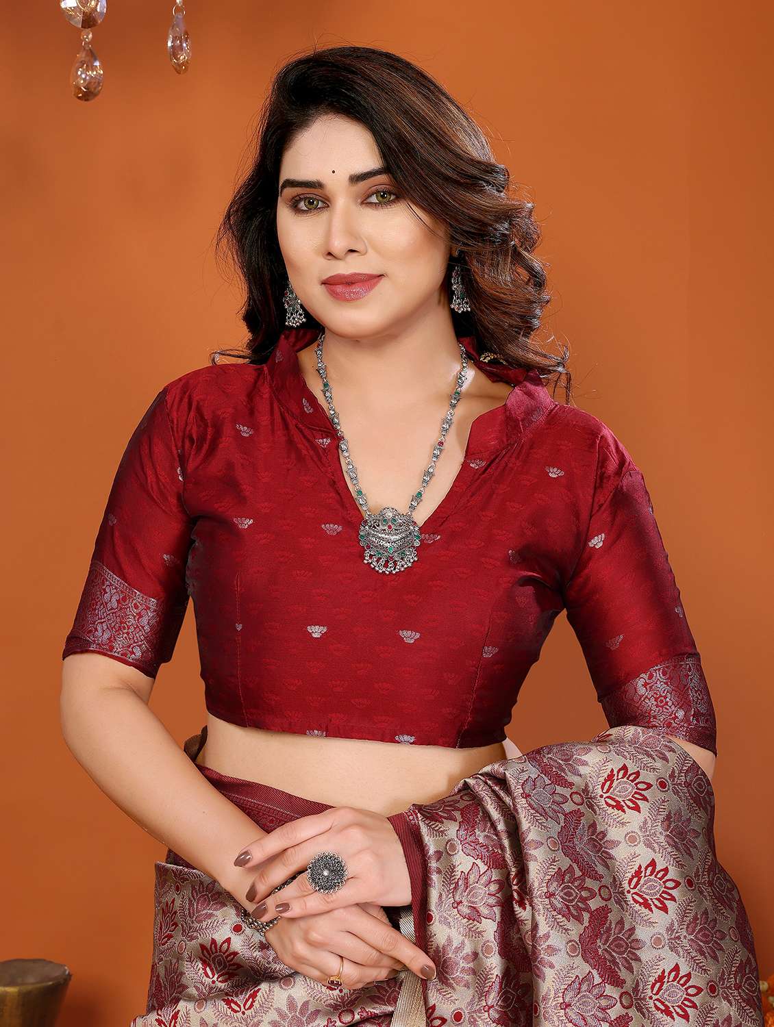 Women Self Design Banarasi Saree With Blouse - 22562923 -  Standard Image - 4