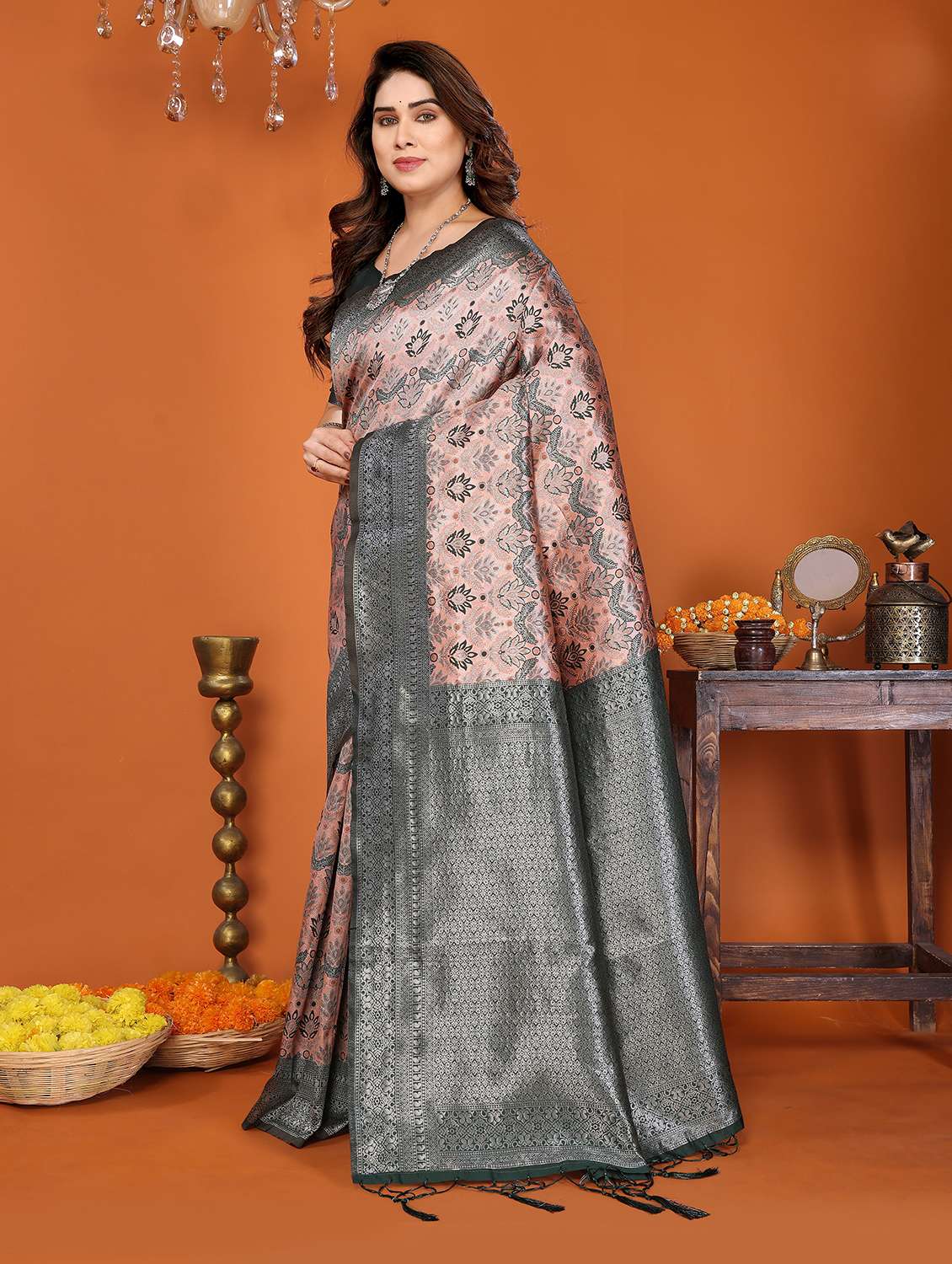 women self design banarasi saree with blouse - 22562926 -  Standard Image - 1