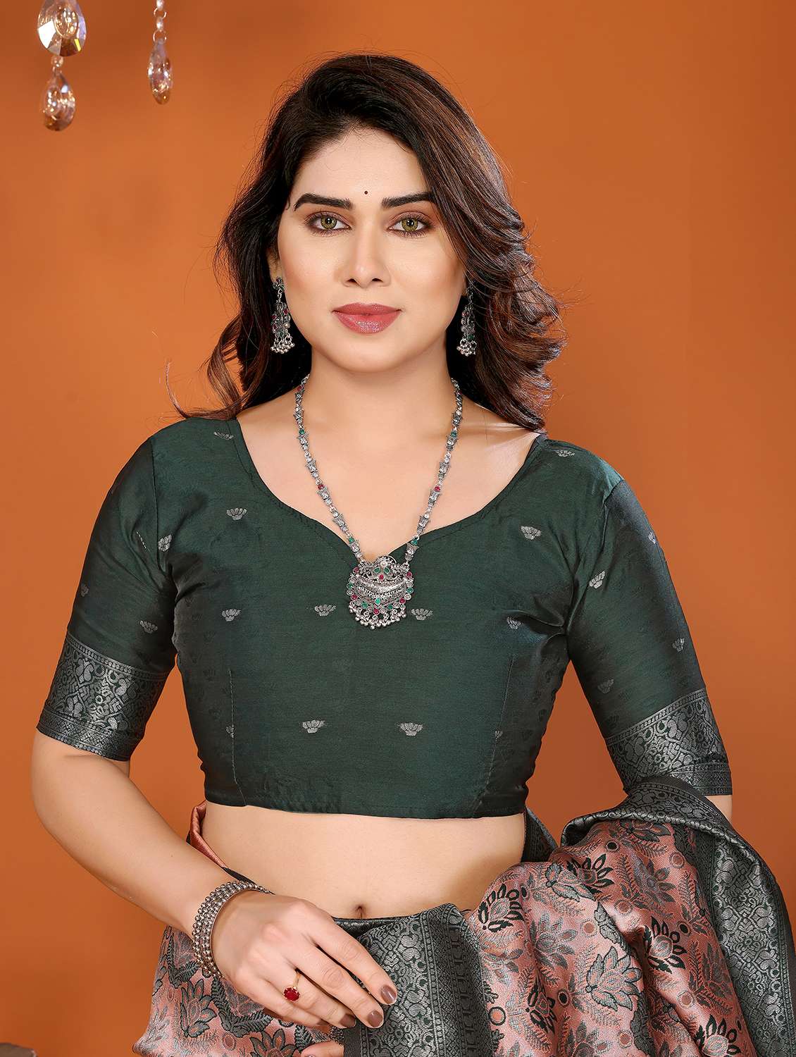 women self design banarasi saree with blouse - 22562926 -  Standard Image - 4