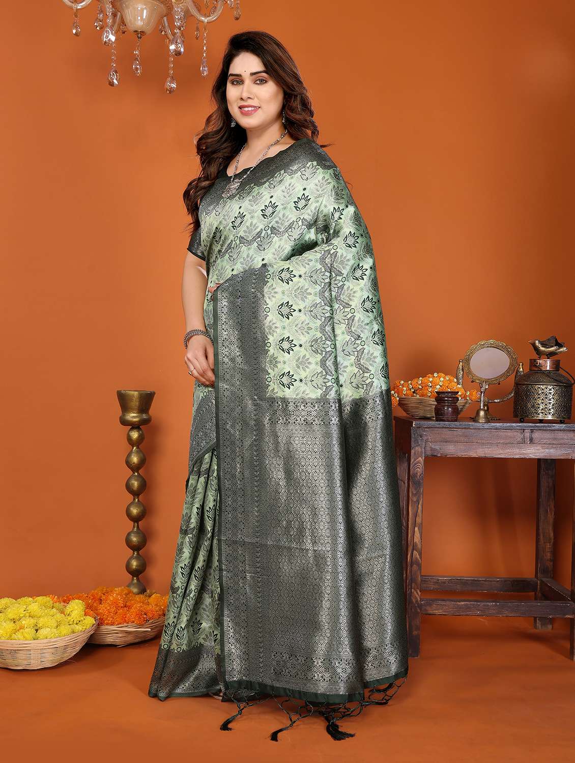 women self design banarasi saree with blouse - 22562927 -  Standard Image - 1