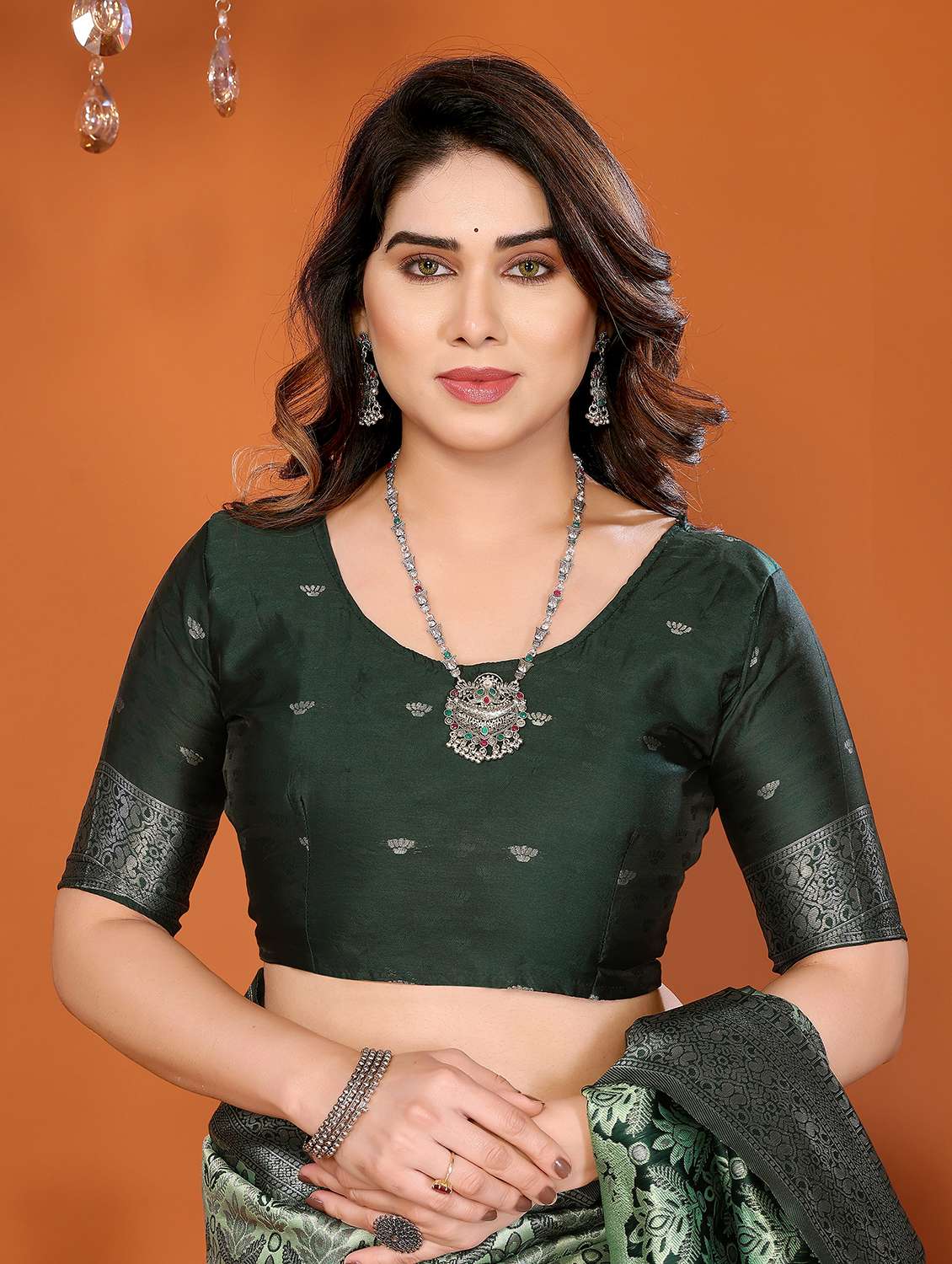 women self design banarasi saree with blouse - 22562927 -  Standard Image - 4