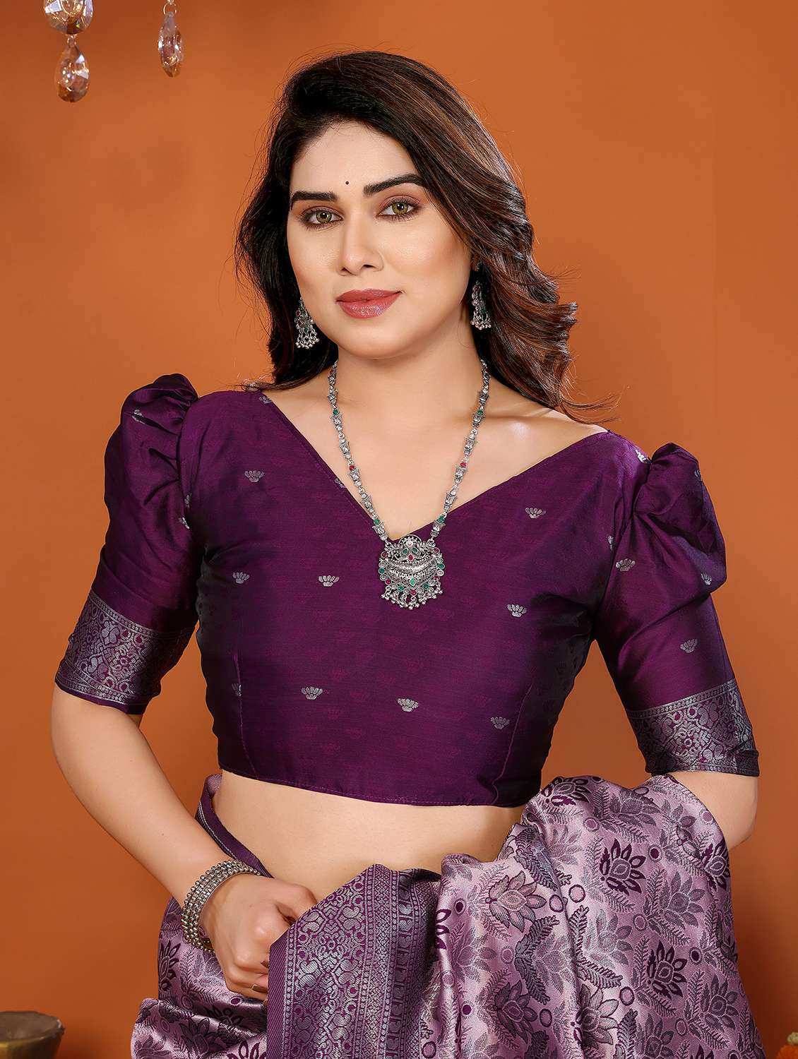 women self design banarasi saree with blouse - 22562928 -  Standard Image - 4