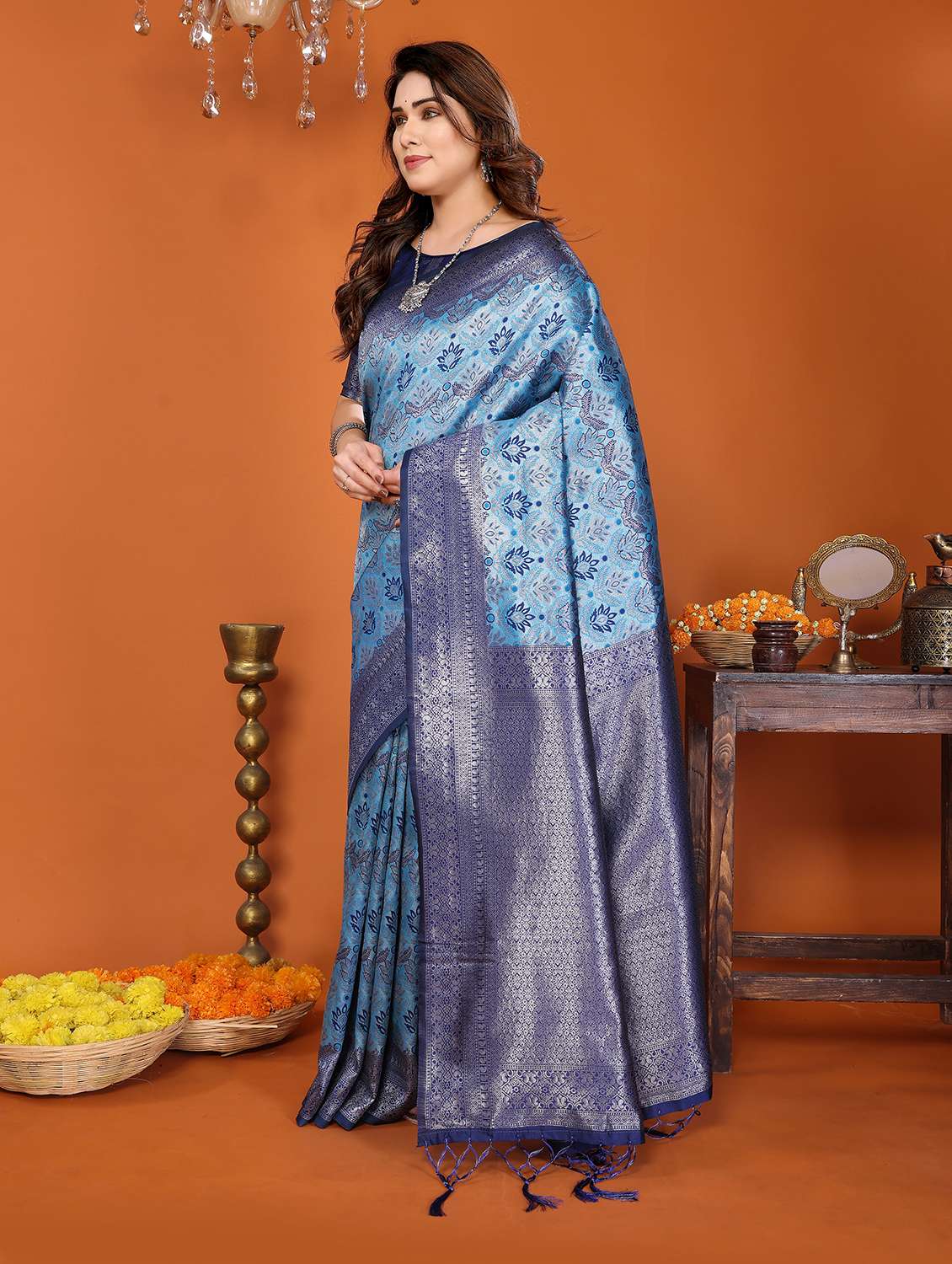 women self design banarasi saree with blouse - 22562929 -  Standard Image - 1