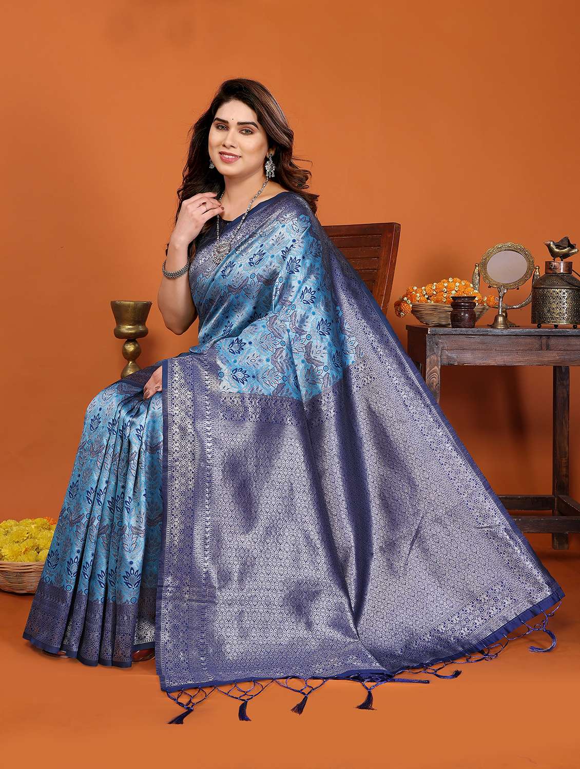 women self design banarasi saree with blouse - 22562929 -  Standard Image - 4