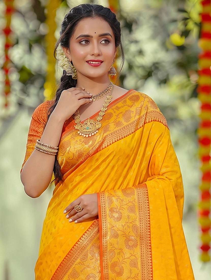 women self design banarasi saree with blouse - 22564977 -  Standard Image - 1