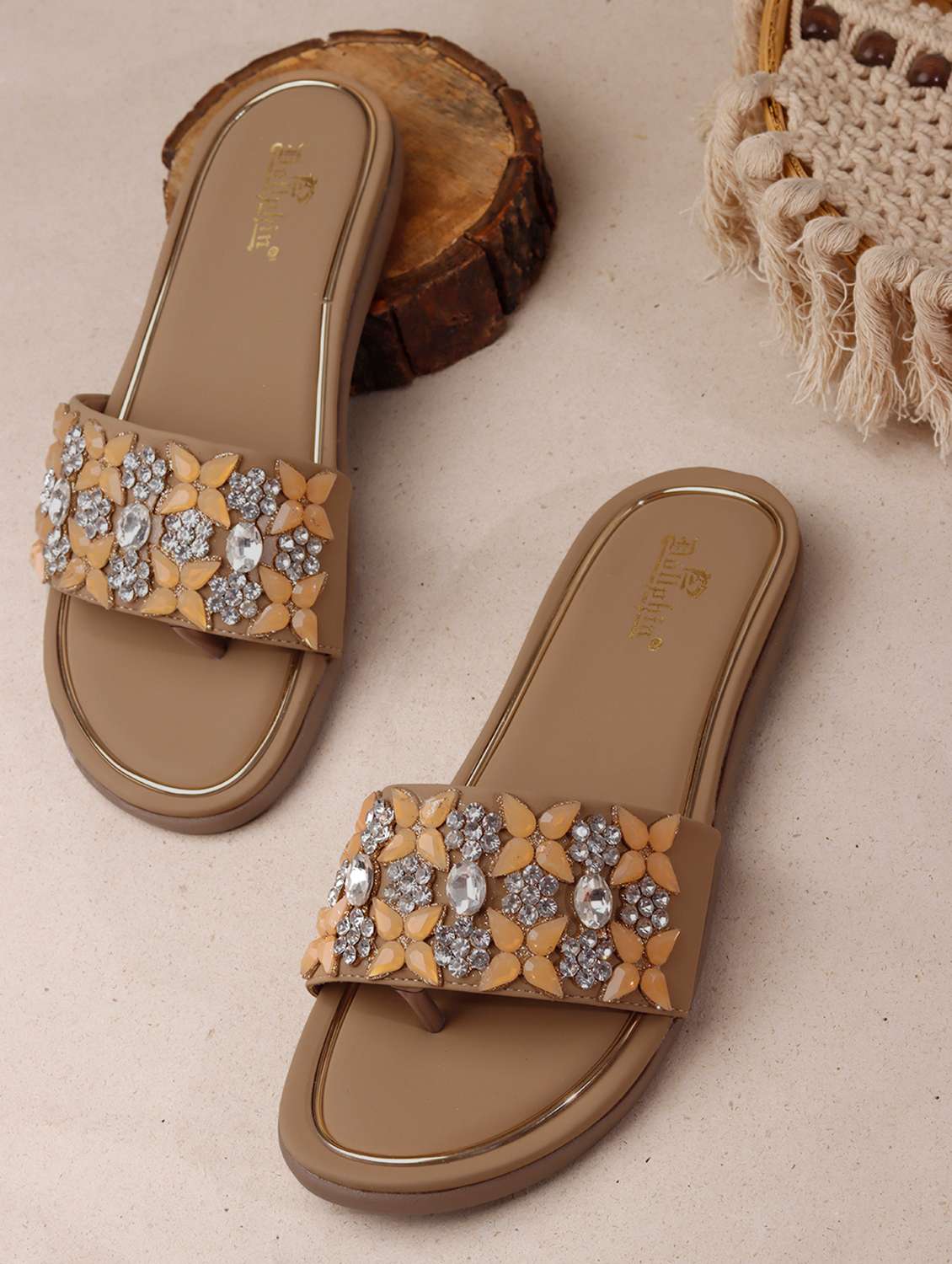 women embellished toe separator flats