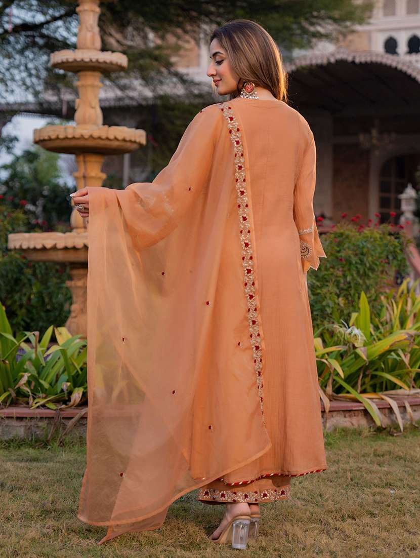 women embroidered three quarter sleeves kurta pant set with dupatta - 22565270 -  Standard Image - 4