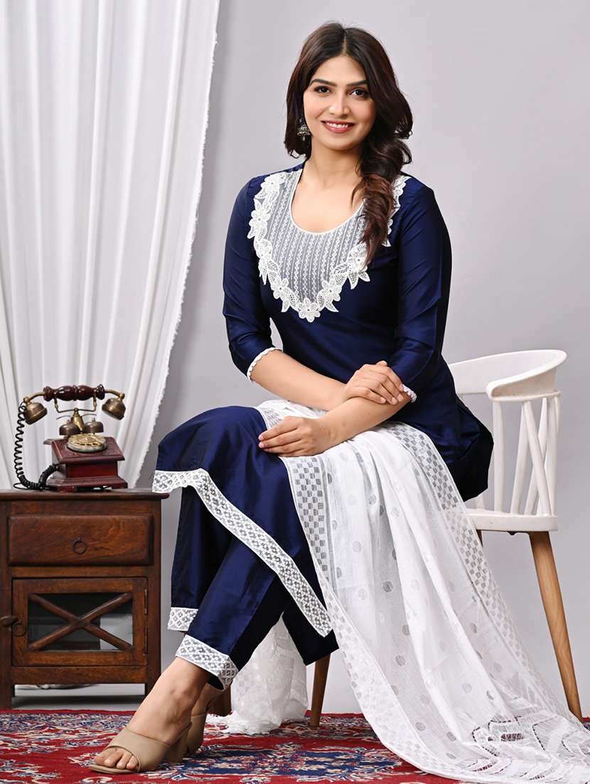 Women Embroidered Three Quarter Sleeves Kurta Pant Set With Dupatta - 22565286 -  Standard Image - 4