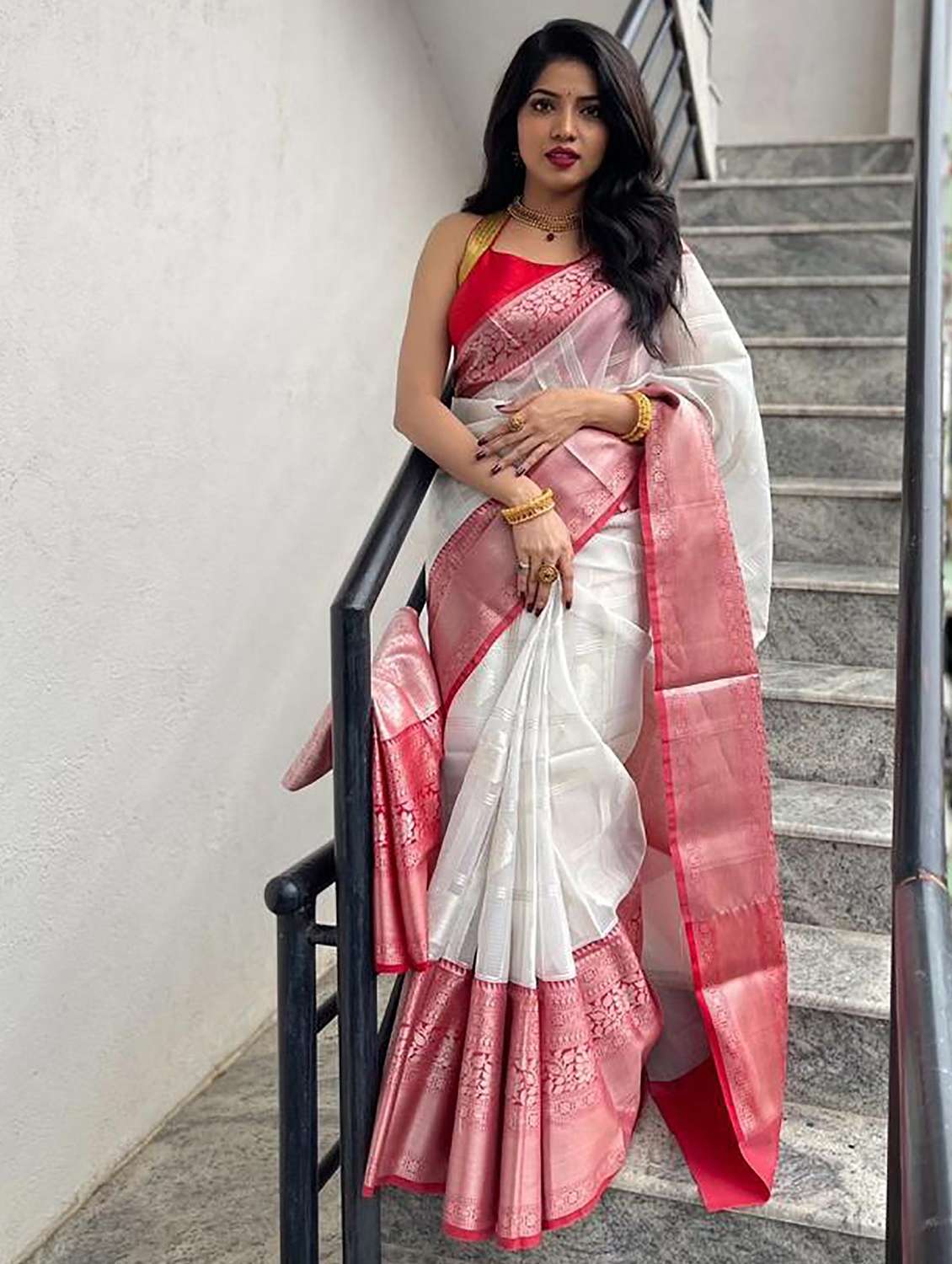 women self design banarasi saree