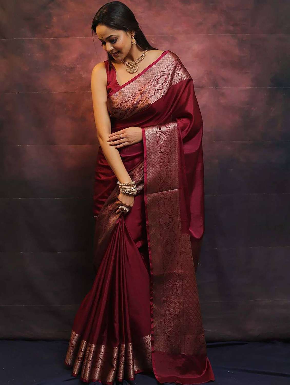 women solid with bordered saree with blouse - 22565897 -  Standard Image - 1