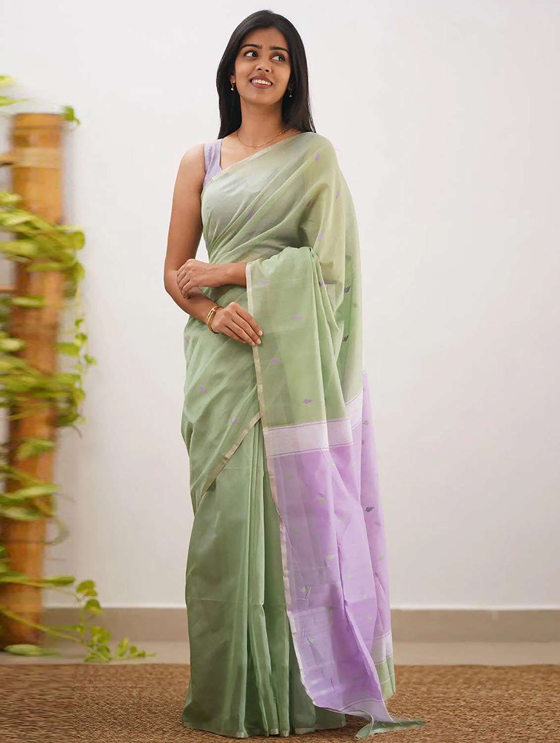 women self design handloom saree with blouse - 22566035 -  Standard Image - 1