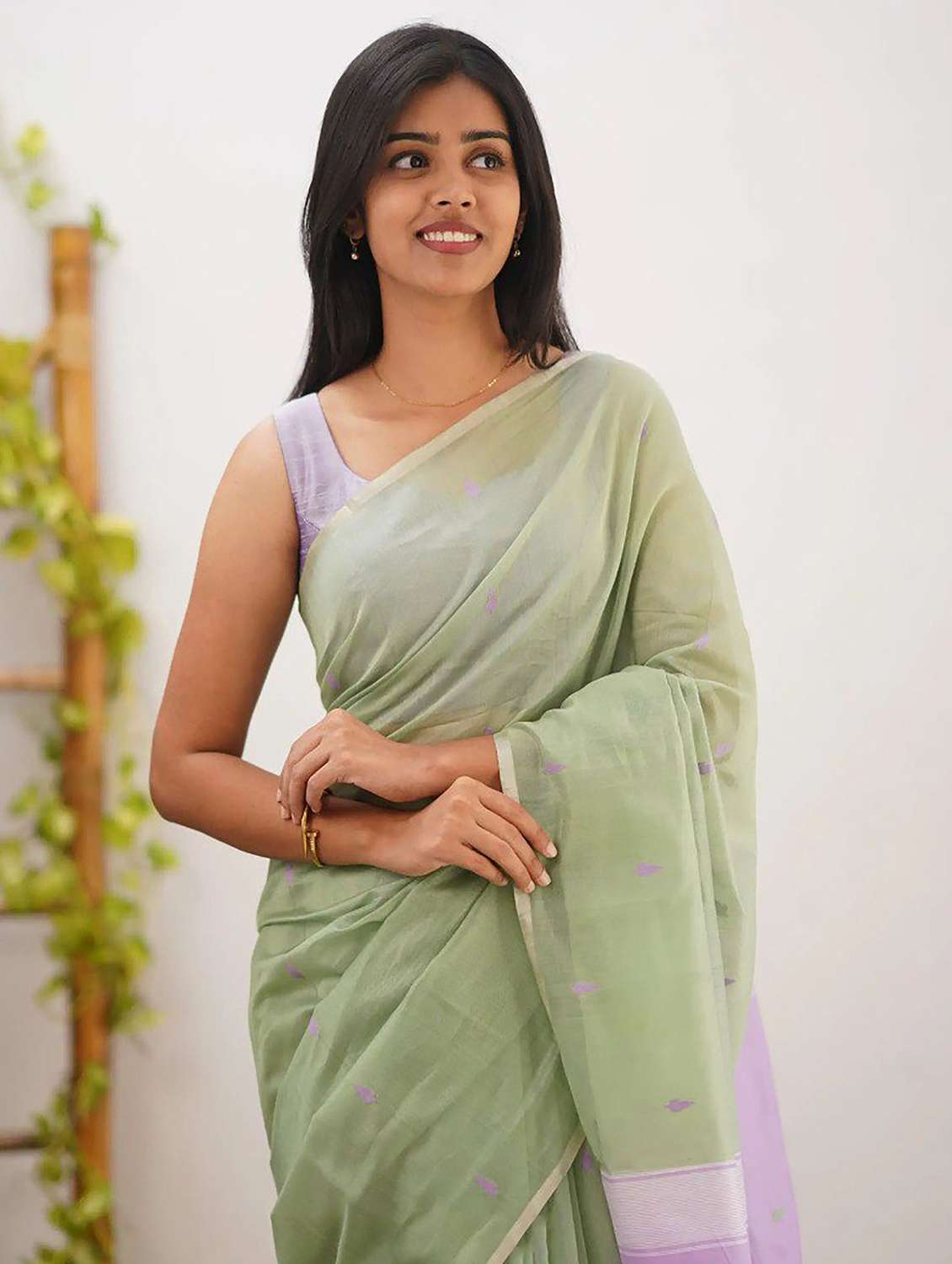 women self design handloom saree with blouse - 22566035 -  Standard Image - 4