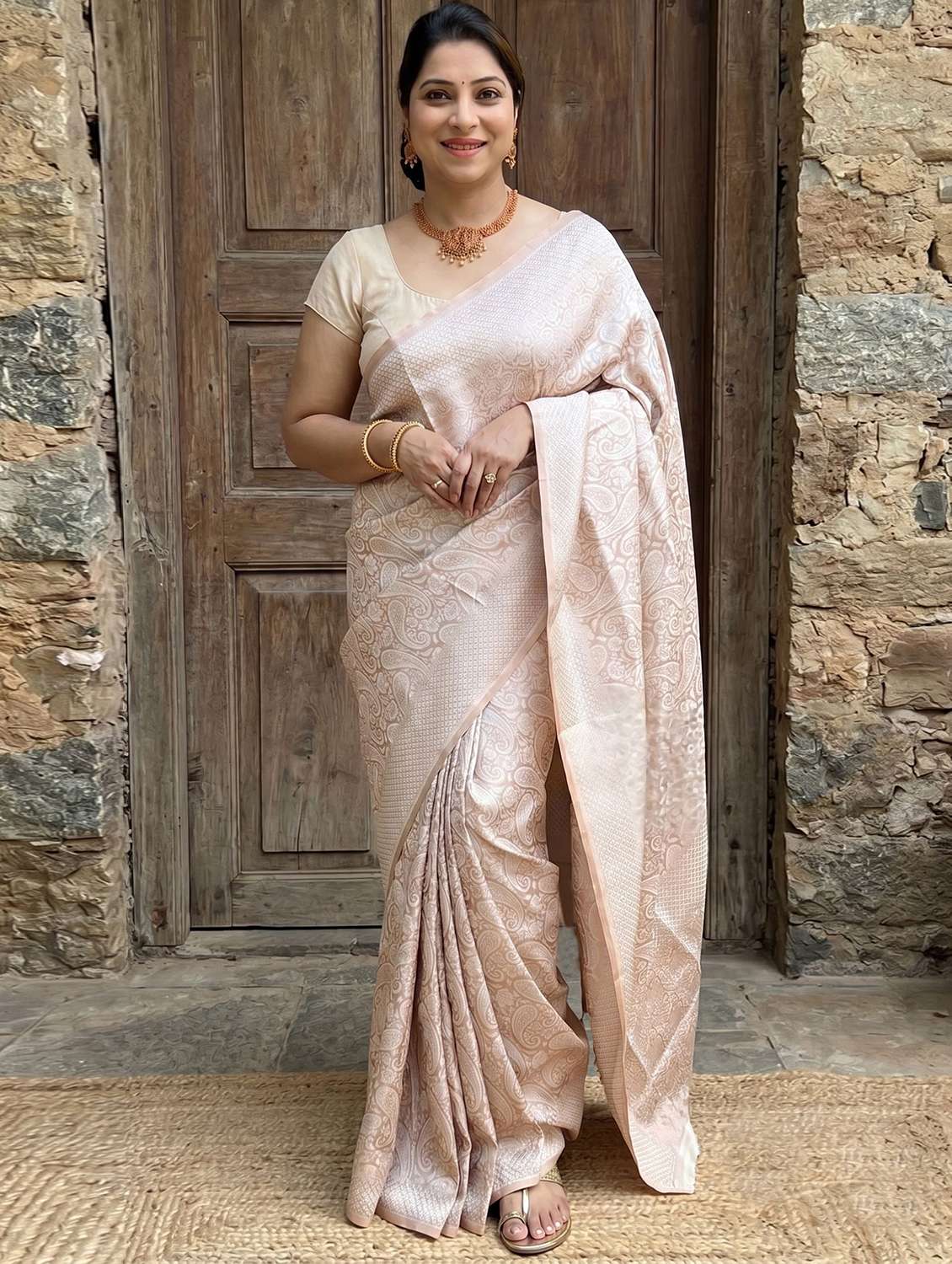 women self design banarasi saree