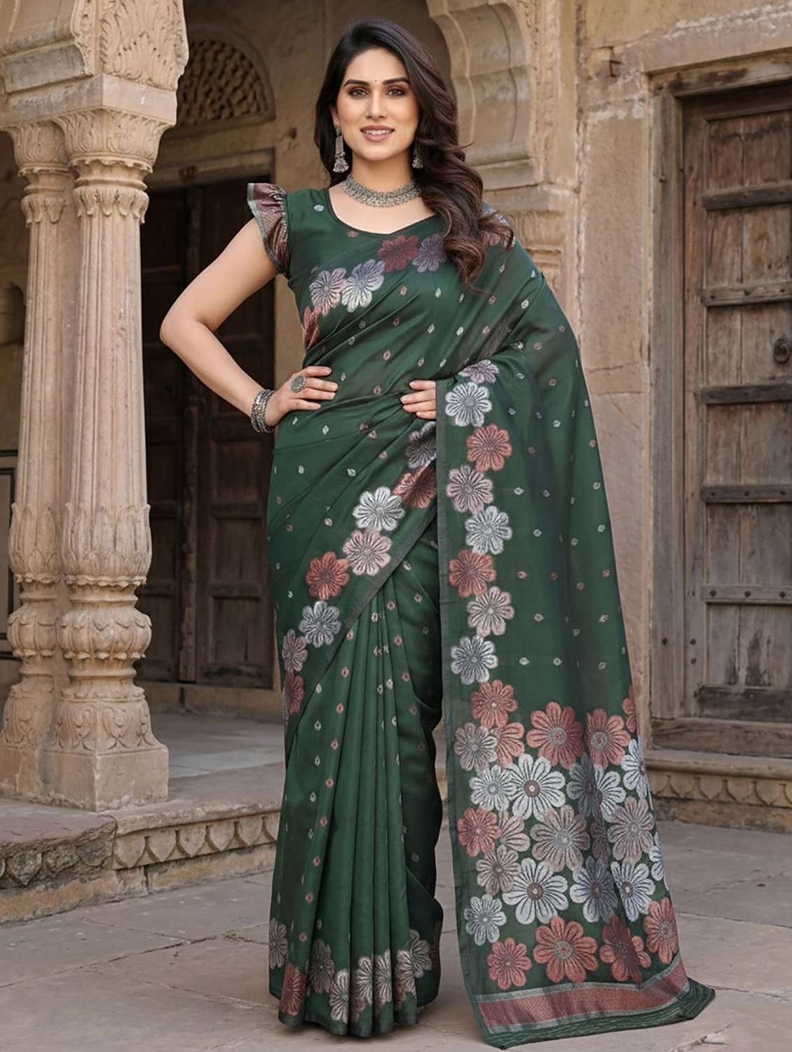 women self design banarasi saree