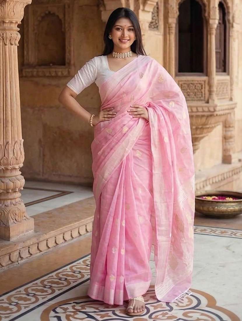 women self design handloom saree with blouse