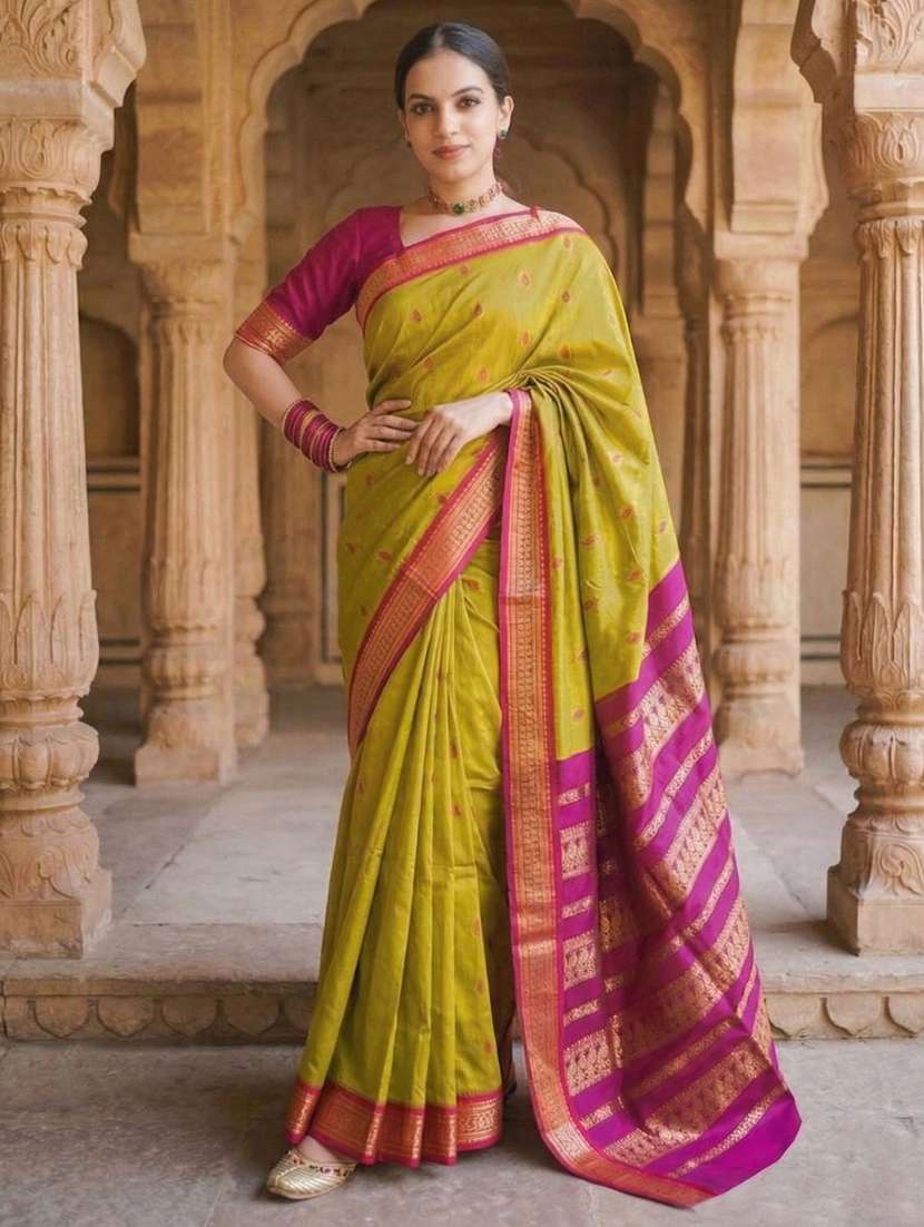 women self design bordered saree with blouse