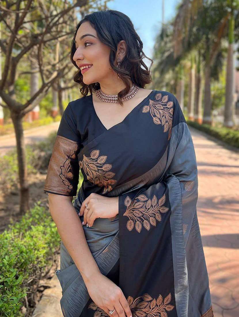 women self design banarasi saree with blouse - 22567059 -  Standard Image - 1