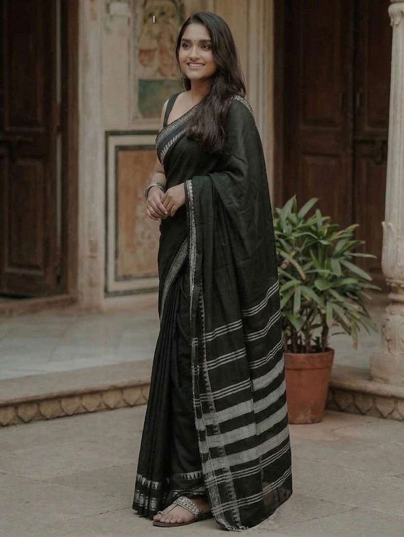 women solid with bordered handloom saree with blouse - 22567064 -  Standard Image - 1