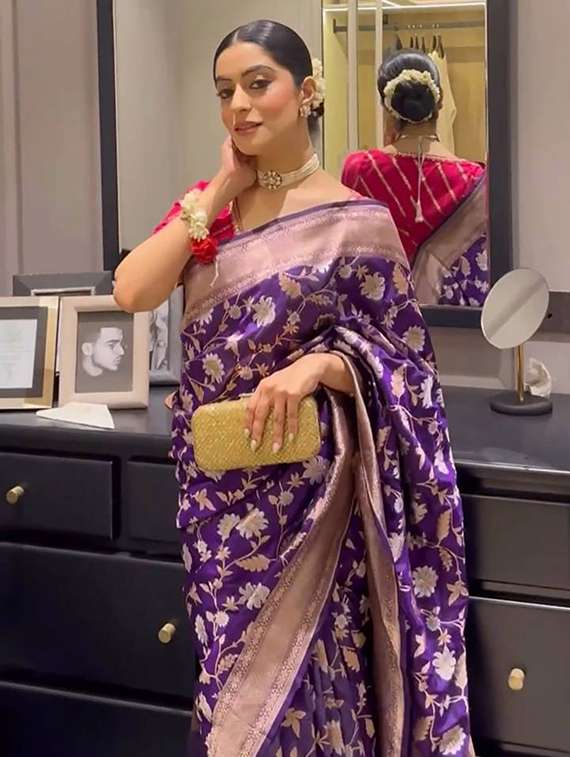 women self design banarasi saree with blouse - 22567099 -  Standard Image - 1