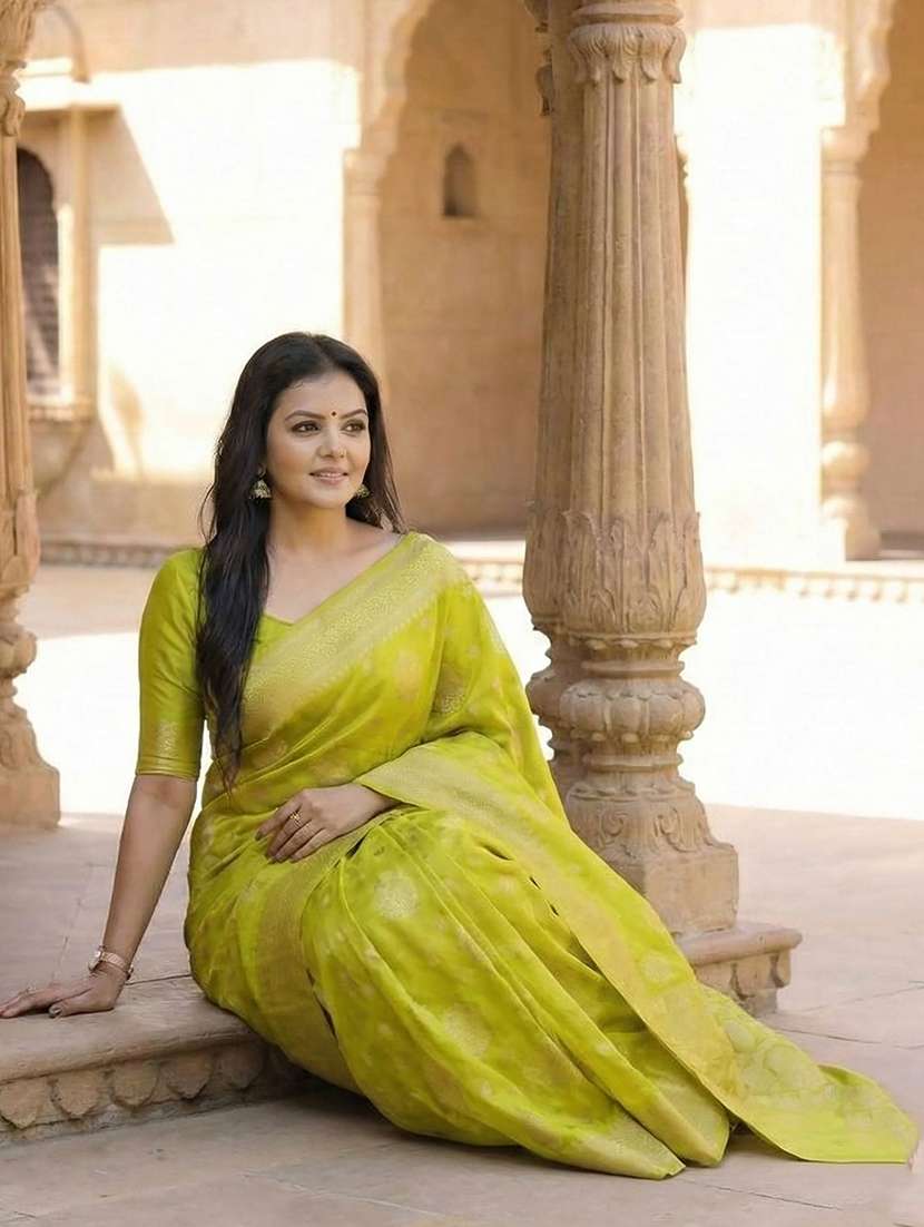 Women Self Design Banarasi Saree With Blouse - 22567111 -  Standard Image - 4