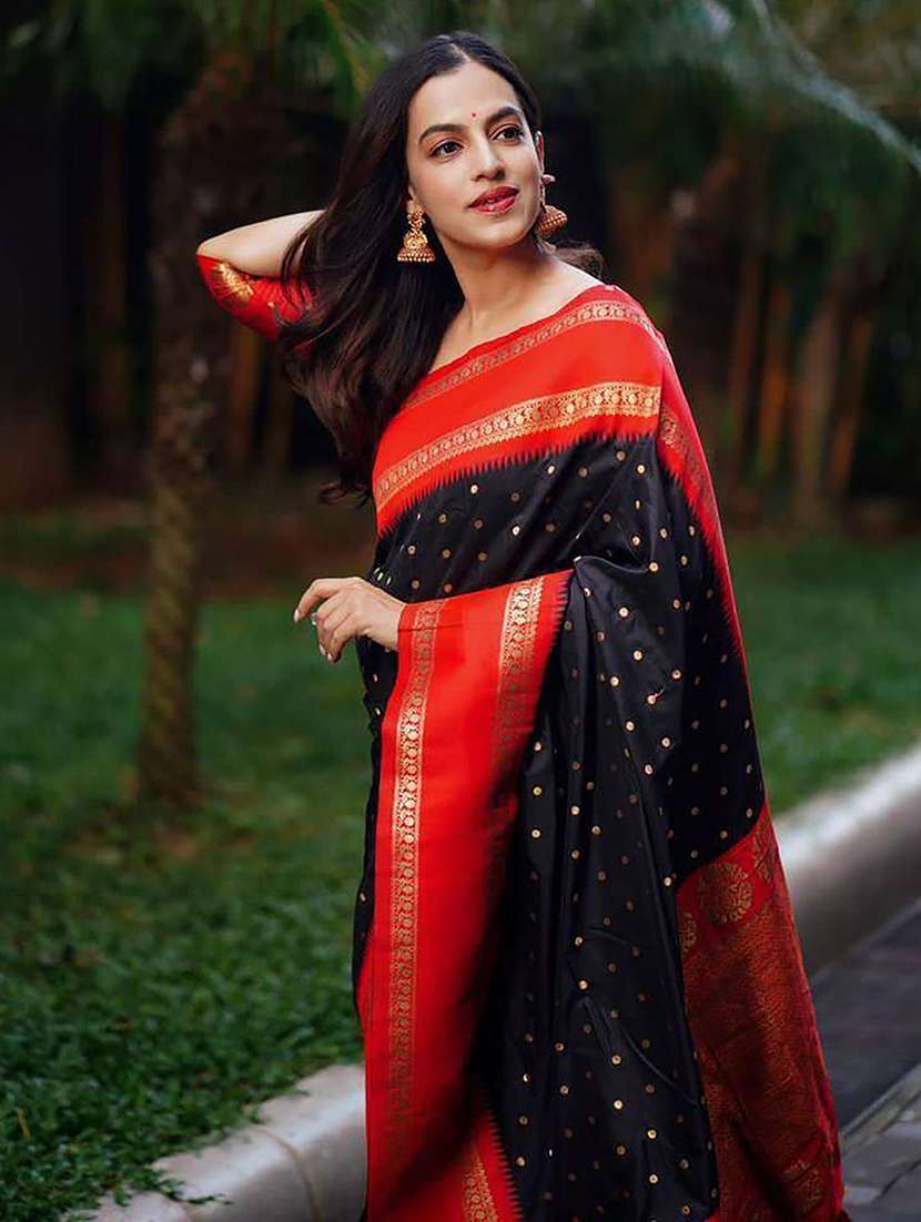 Women Self Design Banarasi Saree - 22567127 -  Standard Image - 4