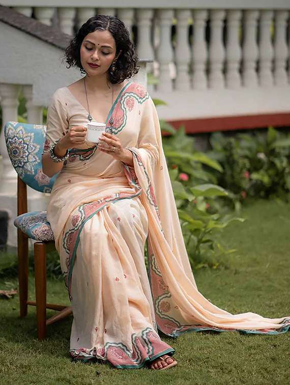 women printed casual wear saree - 22567143 -  Standard Image - 4