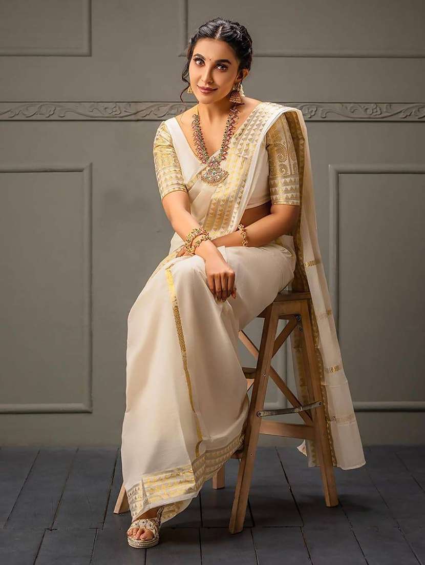 women self design kasavu saree with blouse - 22567144 -  Standard Image - 4