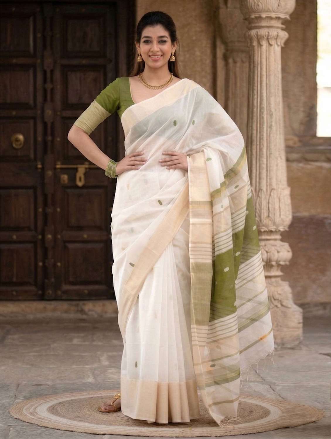 women self design handloom saree with blouse - 22567241 -  Standard Image - 1