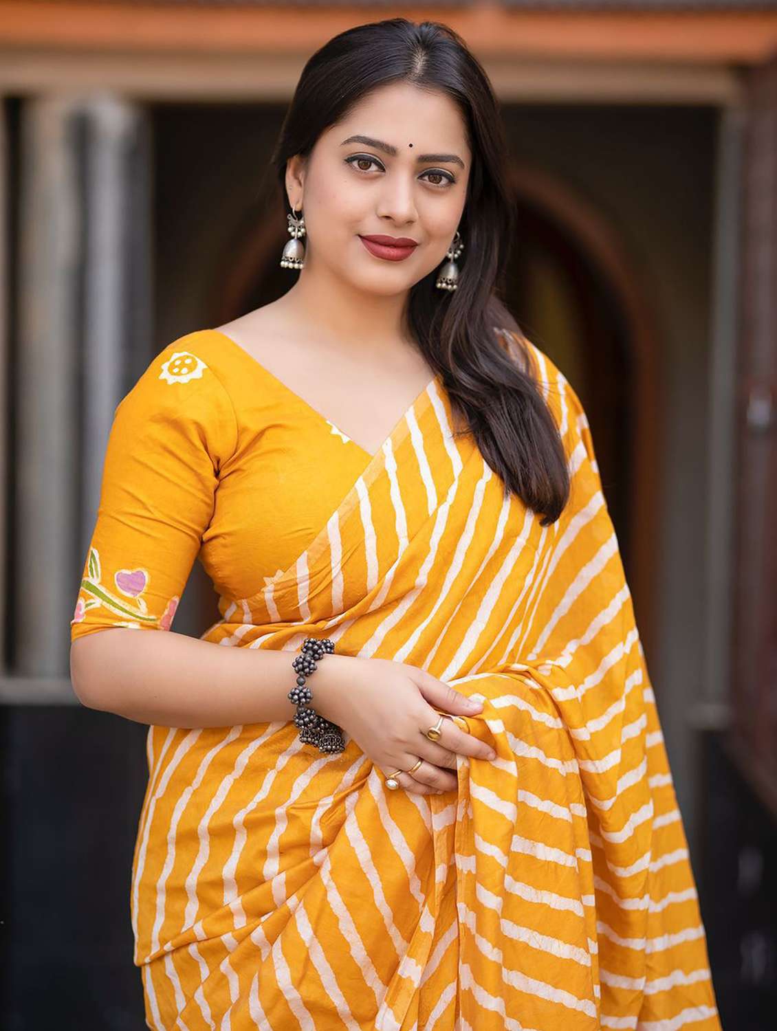 women printed casual wear saree - 22567250 -  Standard Image - 1