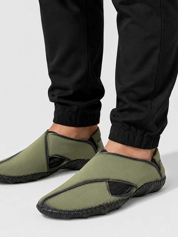 Men Solid Slip On Sandal - 22567299 -  Standard Image - 4